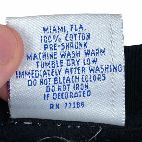 UO Vintage Retro Seaworld Caribbean Beach Travel Graphic Short Sleeve T-Shirt - Picture 7 of 7